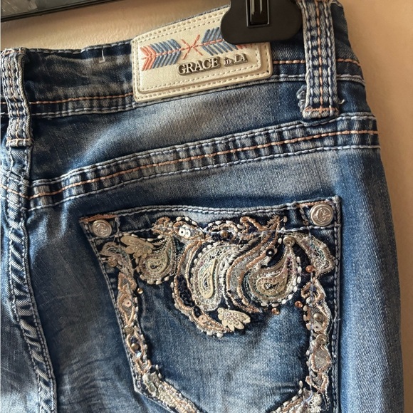 Grace Blue Ankle Cropped Jeans with Distressed Details - Picture 10 of 11